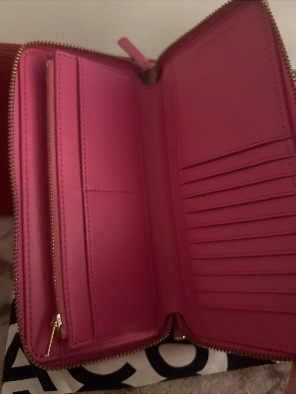 Marc Jacobs Pink Pebbled Leather Zip-Around Wallet with Embossed Logo - Picture 4 of 5
